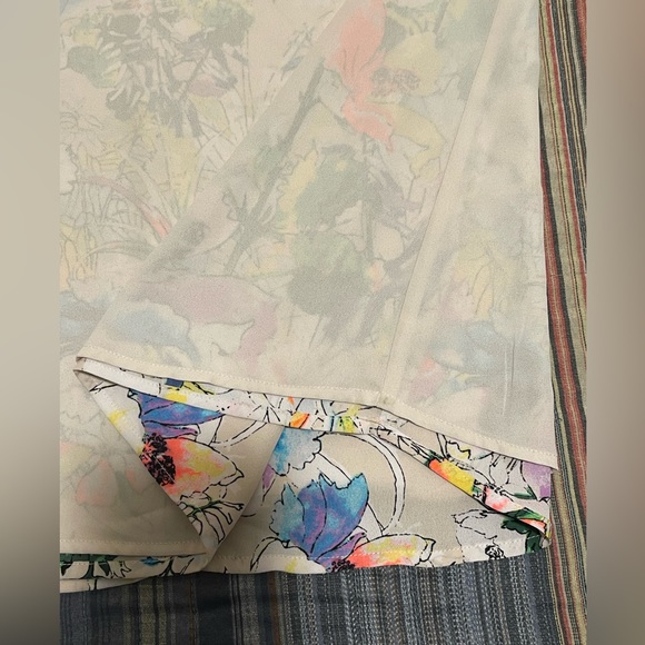 EXPRESS Reversible Floral Blouse Tank Top - Picture 7 of 7